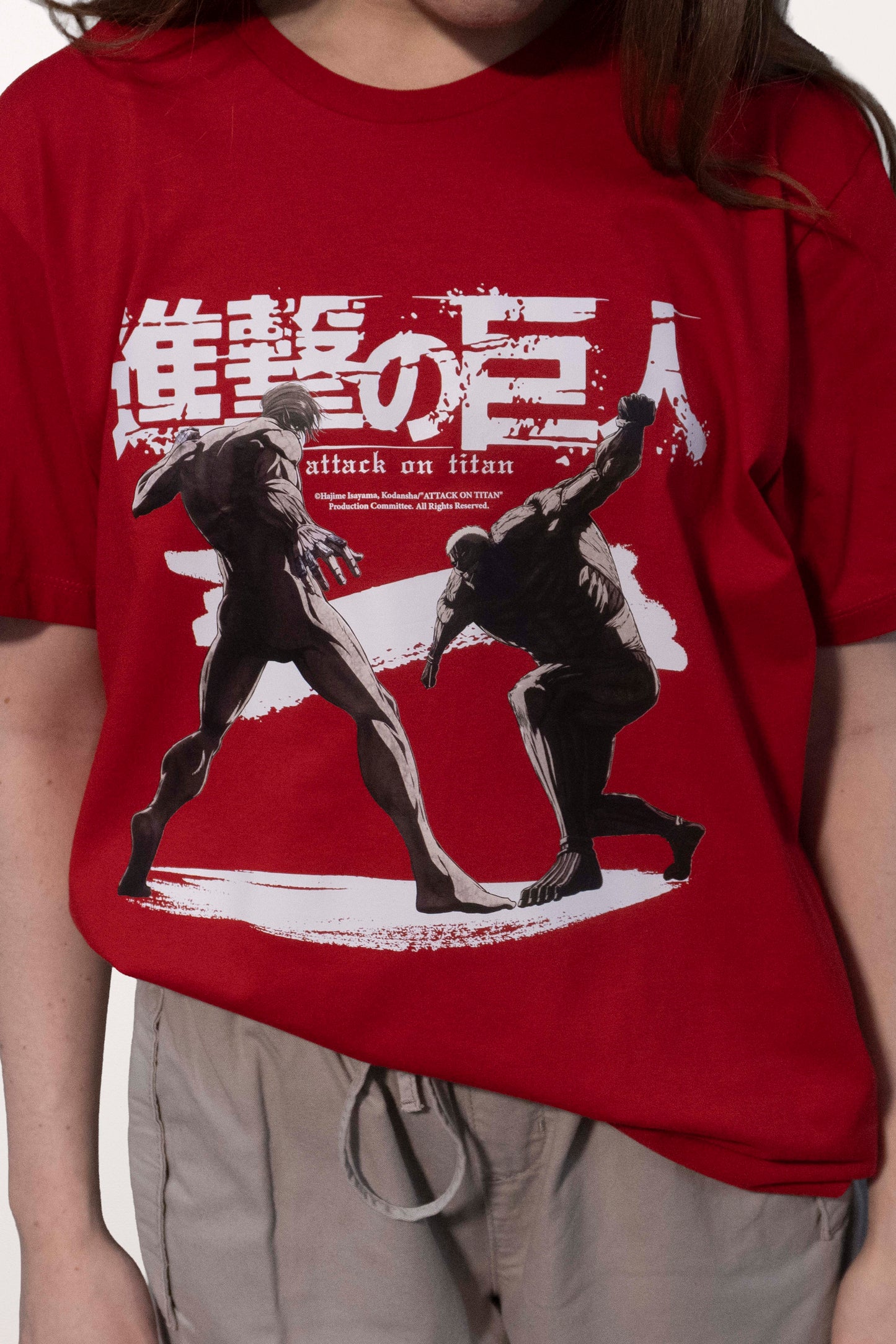 Camiseta Vermelha Attack on Titan Duelo de Titãs