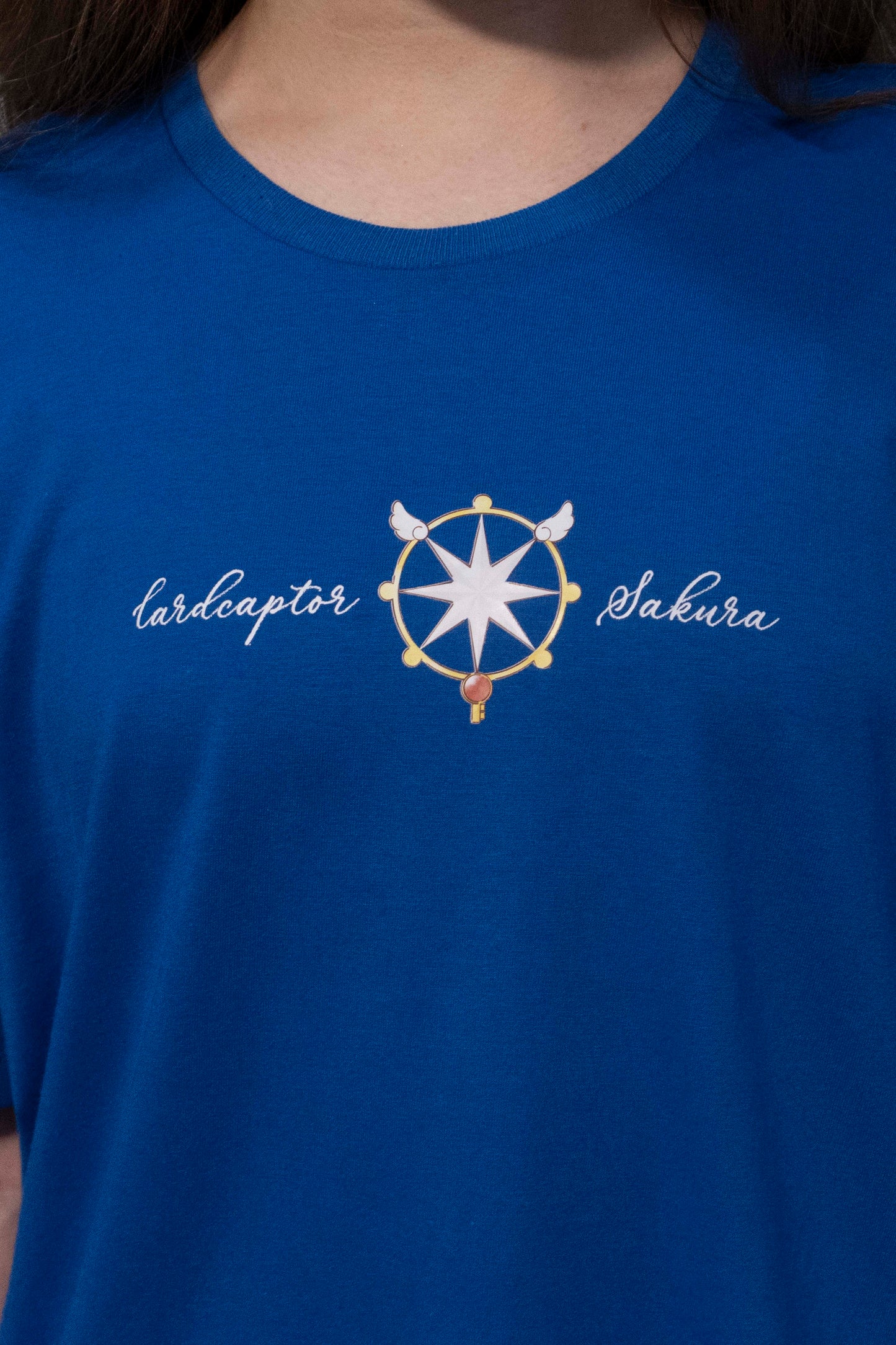 Camiseta Azul Cardcaptor Sakura Traje de Batalha Sakura "Vestido Aquarelado"