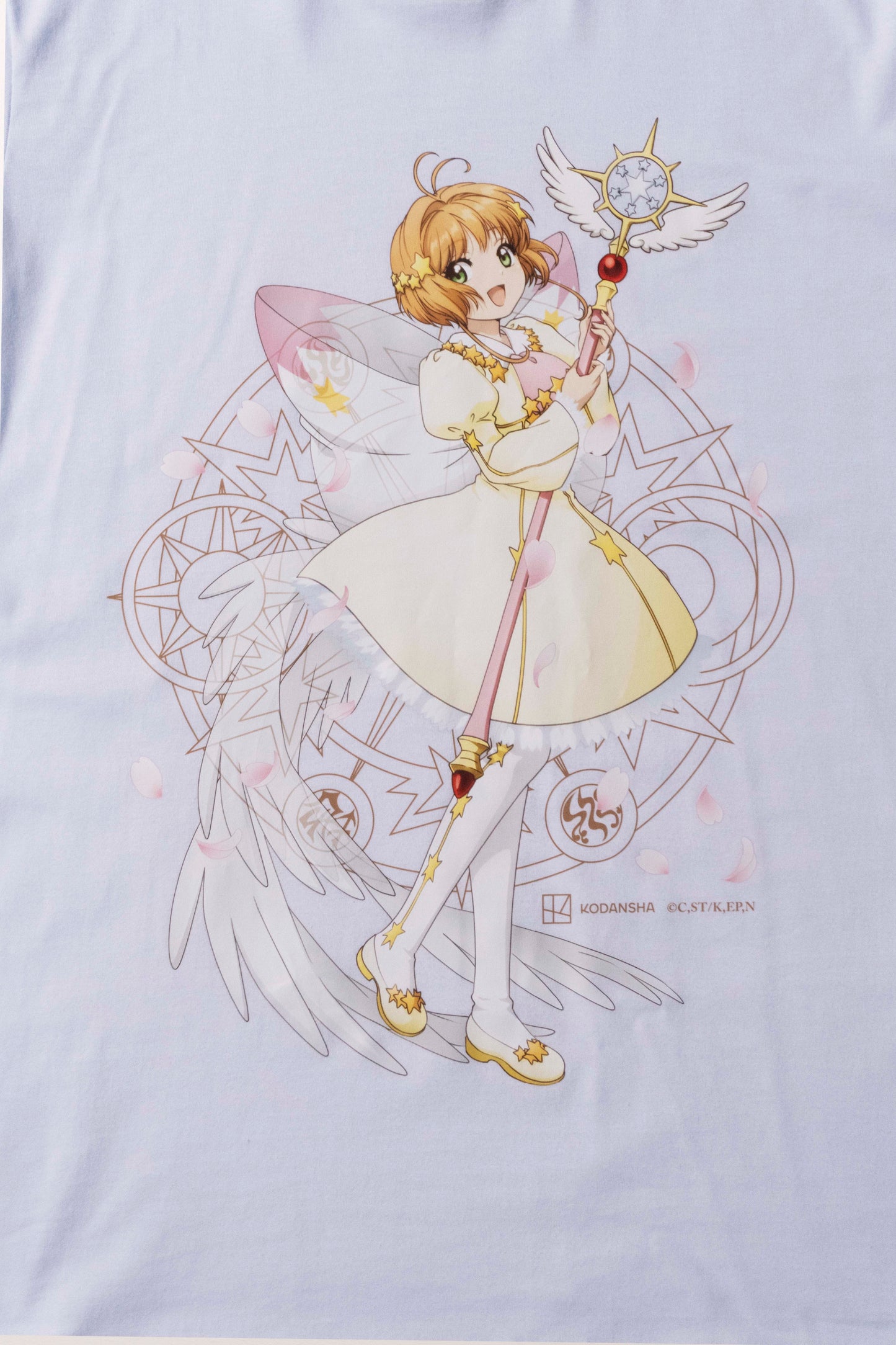 Camiseta Branca Cardcaptor Sakura Traje de Batalha Sakura "Alada"