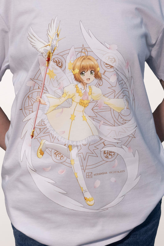 Camiseta Branca Cardcaptor Sakura Traje de Batalha Sakura "Voando"