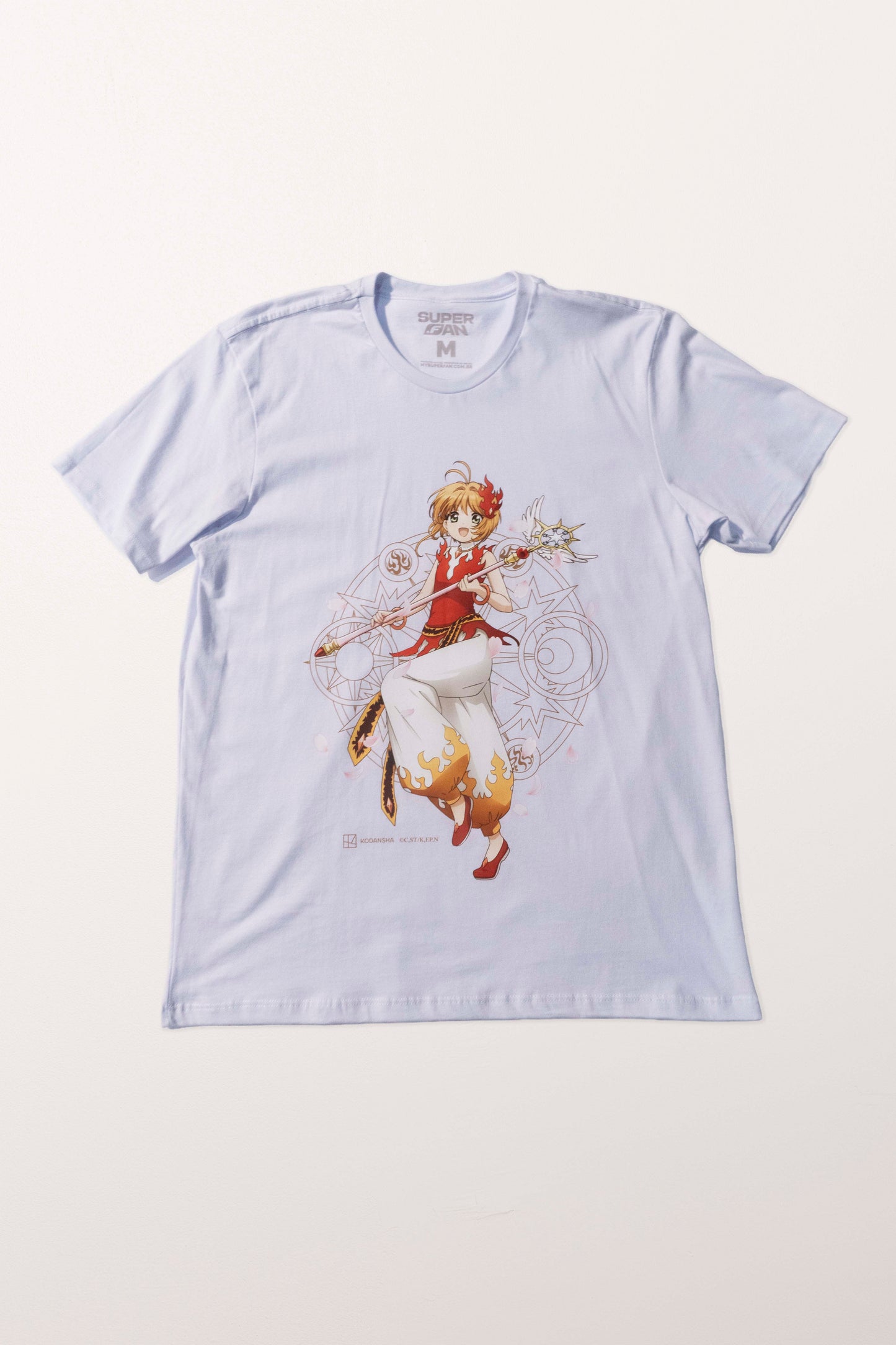 Camiseta Branca Cardcaptor Sakura Traje de Batalha Sakura "Chamas"