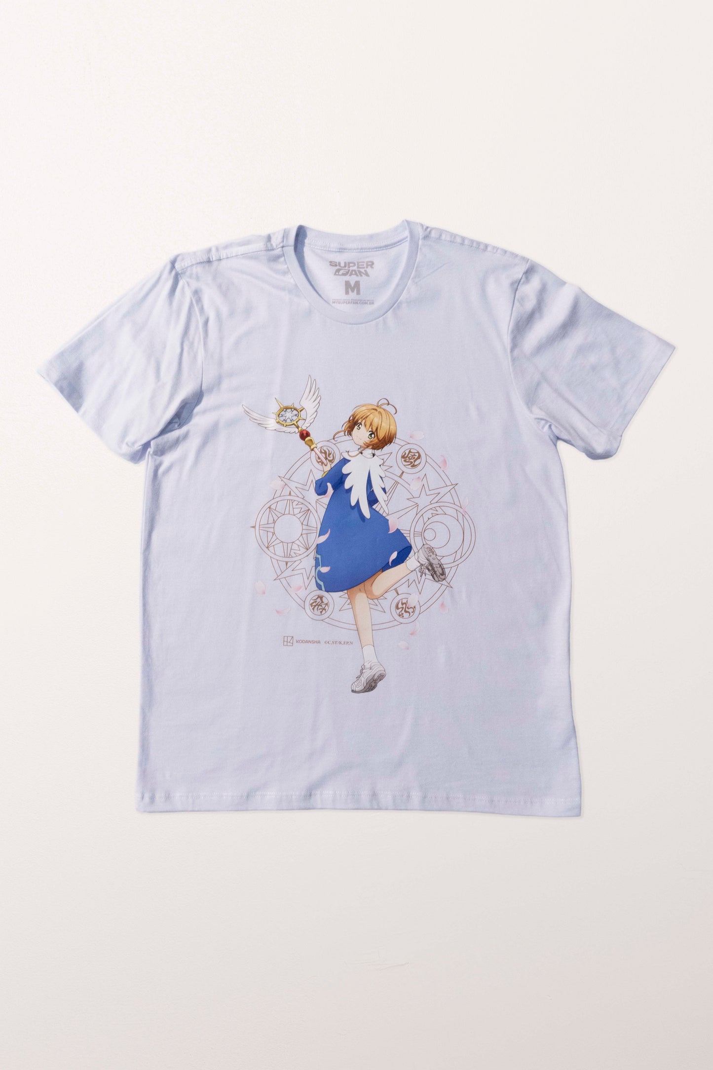 Camiseta Branca Cardcaptor Sakura Traje de Batalha Sakura "Asas"