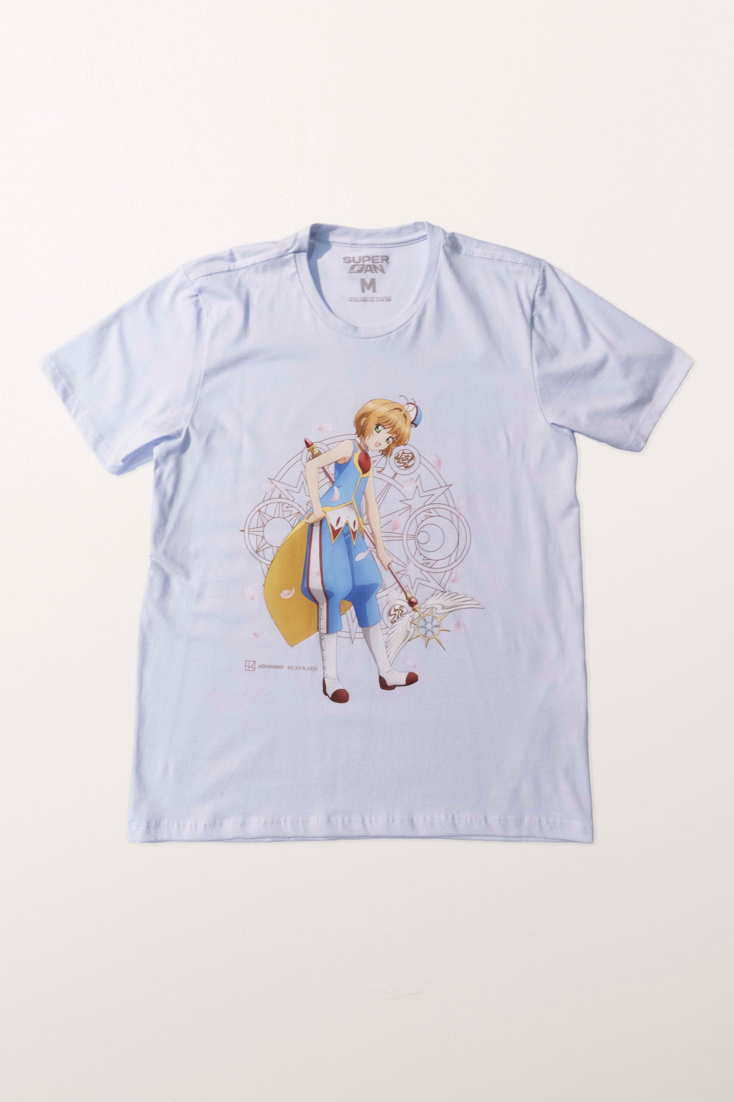 Camiseta Branca Cardcaptor Sakura Traje de Batalha Sakura "Circense"