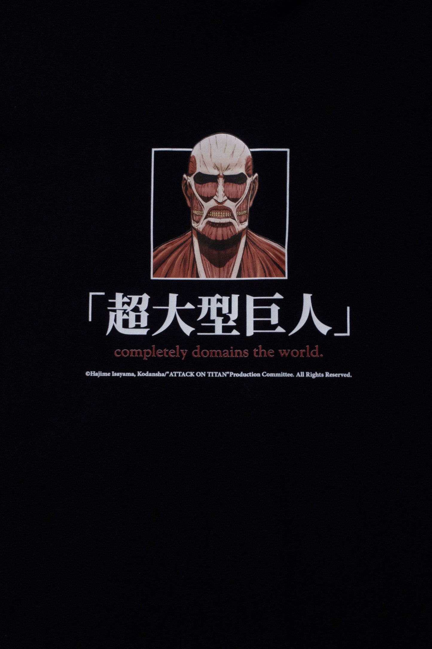 Camiseta Preta Attack on Titan Dominando o Mundo